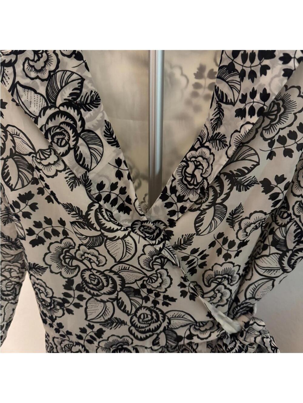 Black and White Floral Women's Wrap Dress Size 12 - Picture 6 of 8